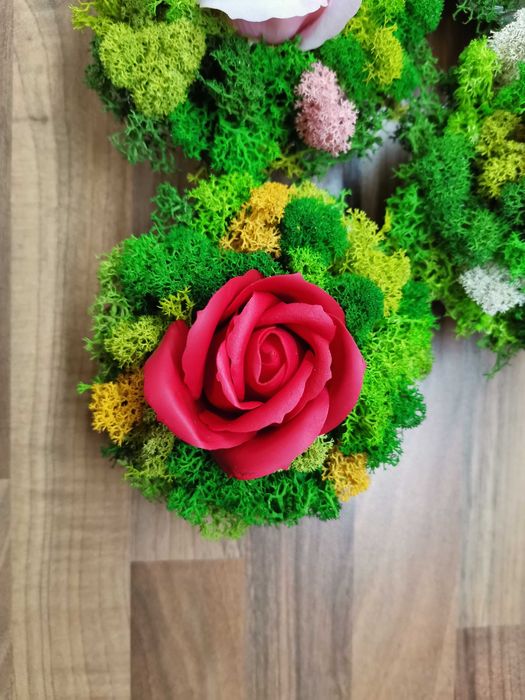 Декорация със скандинавски мъх и сапунена роза