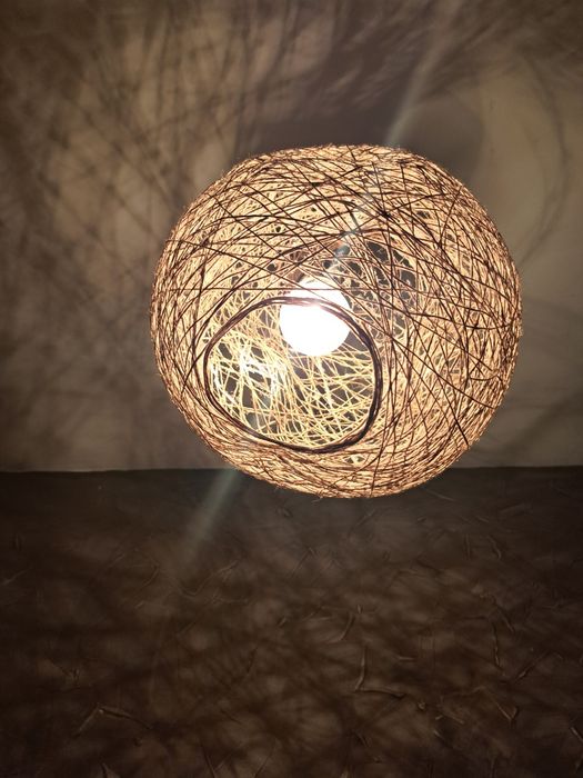 Плафони от тънки нишки ,като въженце