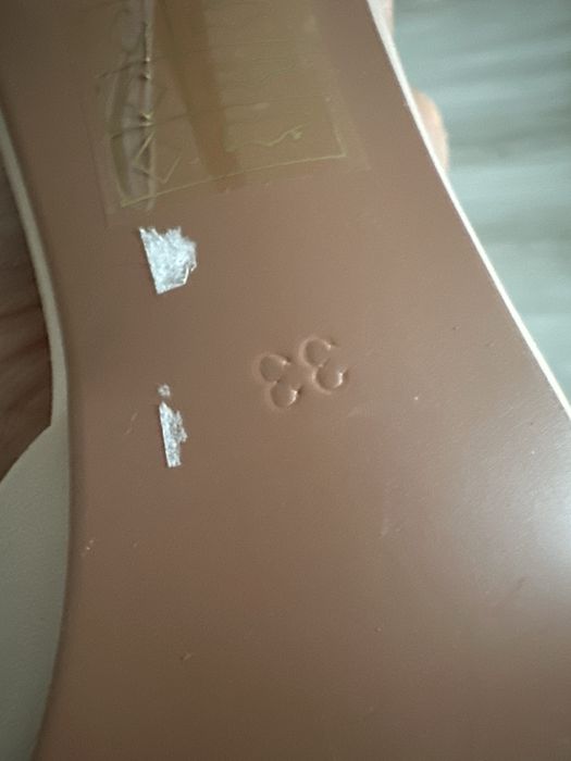 Продам 2 пары туфлей