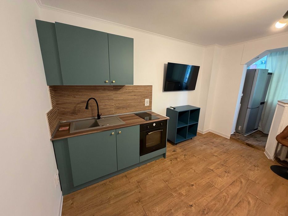 Inchiriez Garsoniera renovata premium, bloc cu centrala proprie
