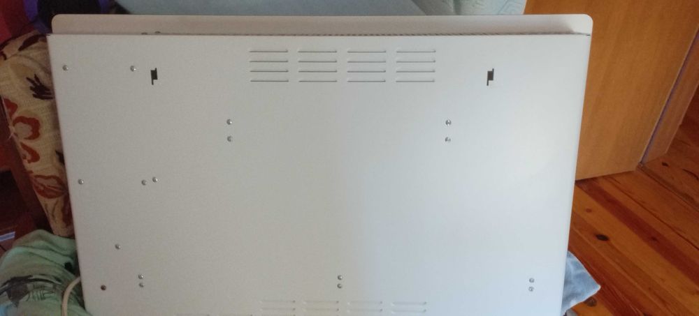 Продавам много запазен стъклен конвектор с wifi и тъчскрийн.
