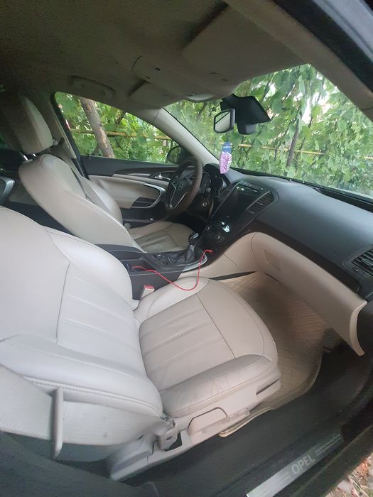 Vând  opel insignia