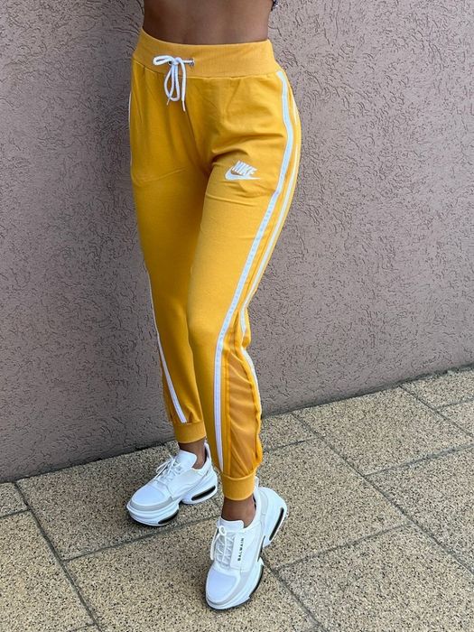 Pantaloni trening