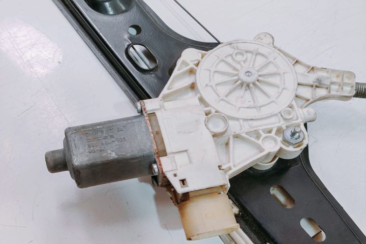 Macara  stanga fata cu motoras 7060265S / 7140587E BMW Seria 3 E90/E9