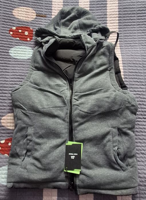 Продается мужской безрукавка