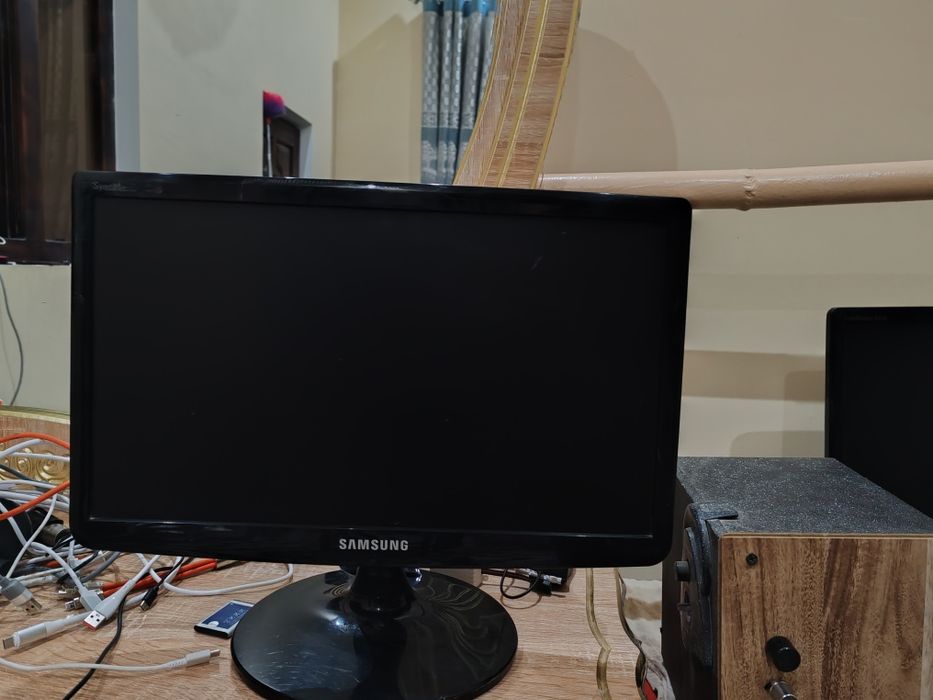 Monitor Samsung 19 sotiladi