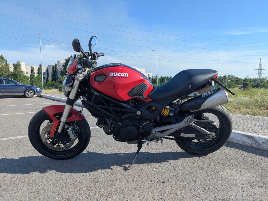 Ducati Monster 696