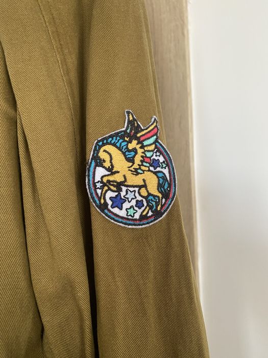 Jacheta army cu patch-uri Zara