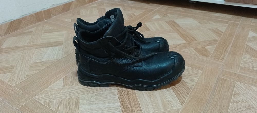 Продам спец обувь