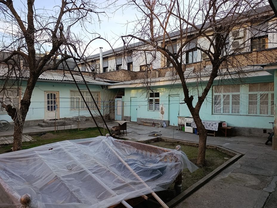 Uy sotiladi uchastka. Shahar markazida