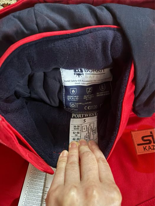 Продам зимнюю спец. Одежду комбинезон