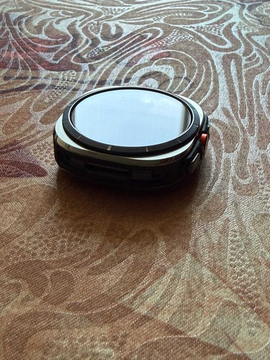 Samsung Galaxy Watch Ultra - Перфектно състояние + протектори и каишки.