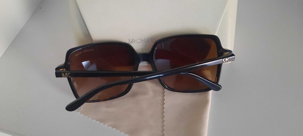 Брендовые солнцезащитные очки