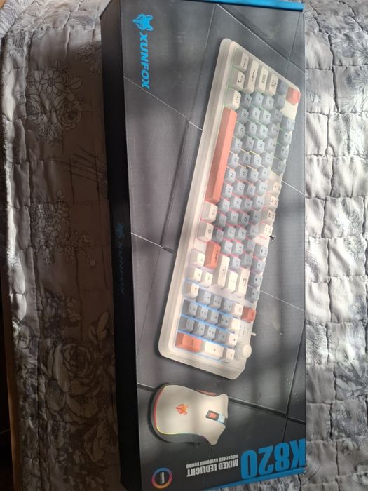 Игравой клавиатура с мышкой в камплект