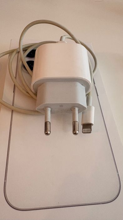 iPhone 13 изключително запазен