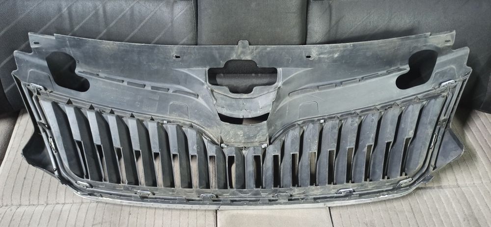 skoda rapid решетка бампера