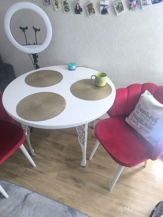 Продам стол, два стула