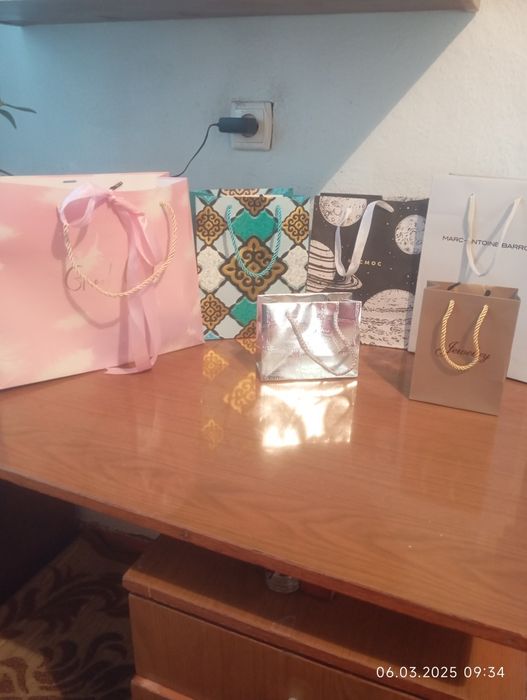 Футляры для ювелирных украшений.