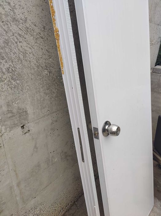 Продавам PVC Каса с врата за баня 60х195 см., дясна
