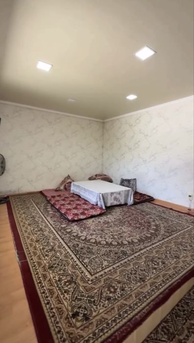 Кибрай туманида ховли учаска сотилади 8 сотих 5 та хона