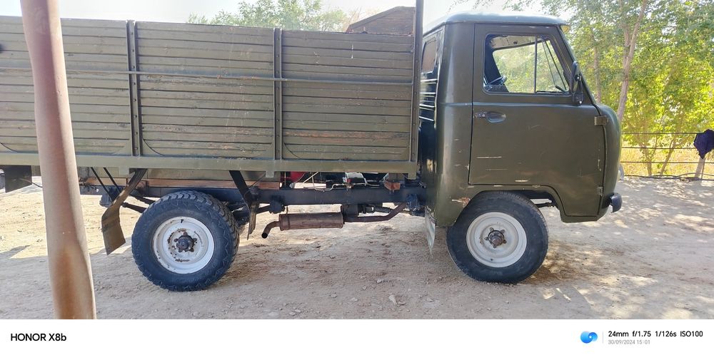 Автомобиль уаз бортоввй