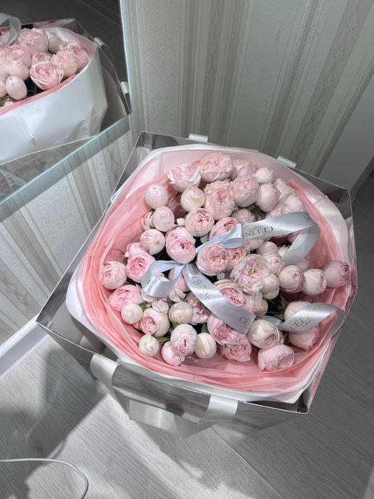 Цветы пионовидные