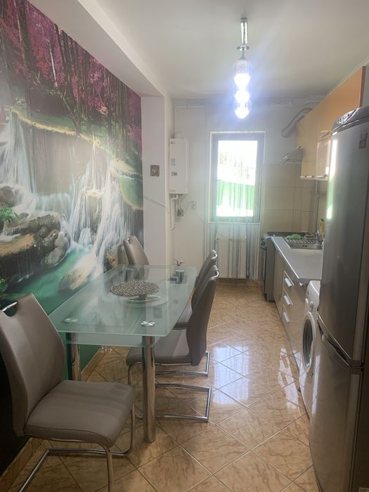 Inchiriez apartament selimbar