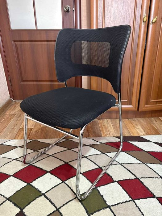 Офисный стул кресло