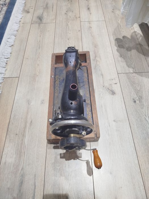 Ку́л тикув машинаси