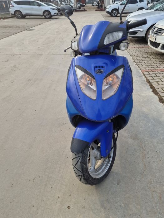 Vând scuter cu toate actele  de 50cc 4t