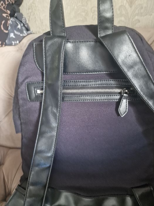 Ghiozdan Balenciaga purtat