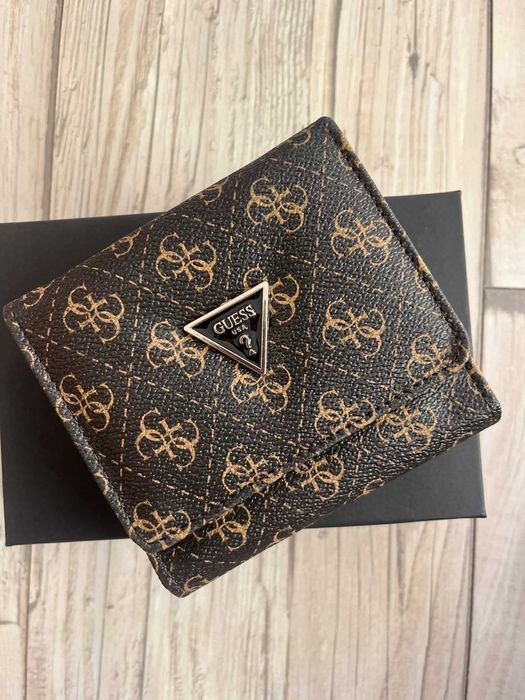 Нови дамски портмонетa Guess Dior Versace