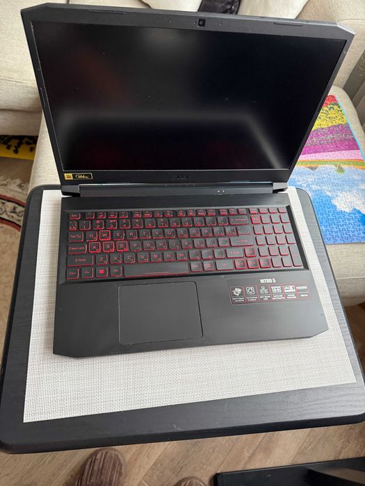 Продавам Acer Nitro 5 AN515-45. Състоянието е отлично.