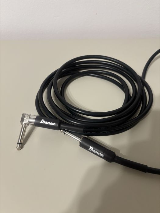 Vând amplificator chitară Yamaha GA-10 + cablu Ibanez