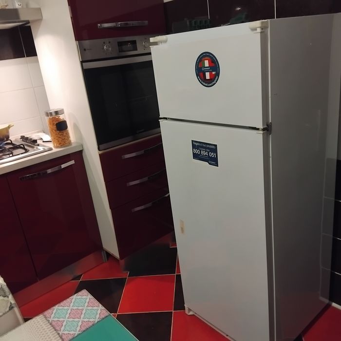 Frigider cu congelator 140cm indesit