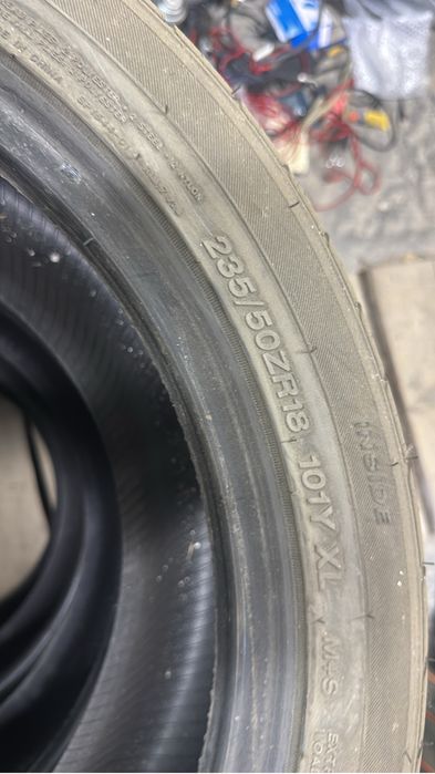 Продам резину 235/50/18