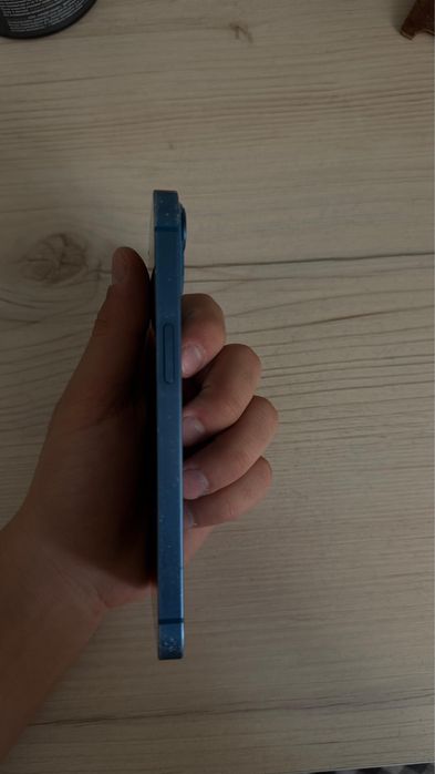 Продам айфон 13