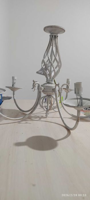 Продам люстры металлические