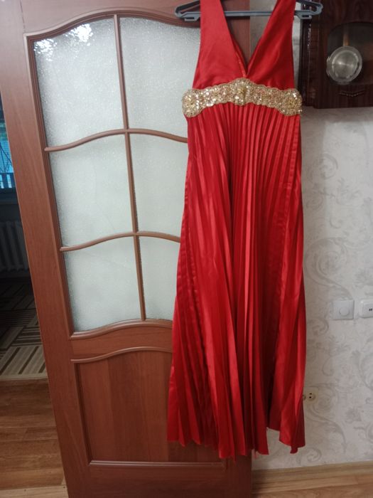 Вечерние платья.