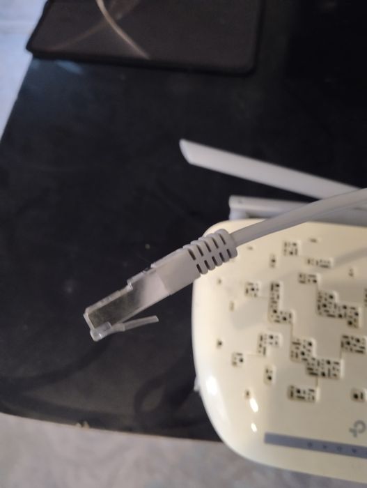 Роутер,кабель Ethernet в комплекте