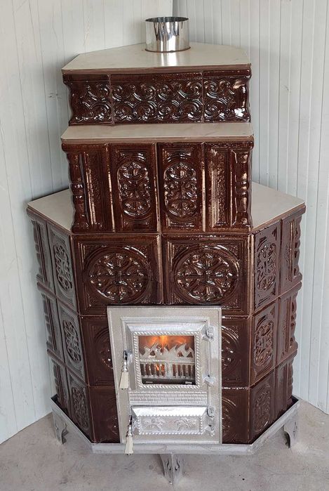 Soba de teracota maro mobila cu geam de sticla, montaj pe colt