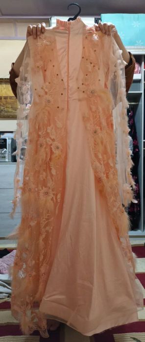 ansabil 1marta kiyilgan holati yangidey 
rangi och pushti 
fatasi ichi