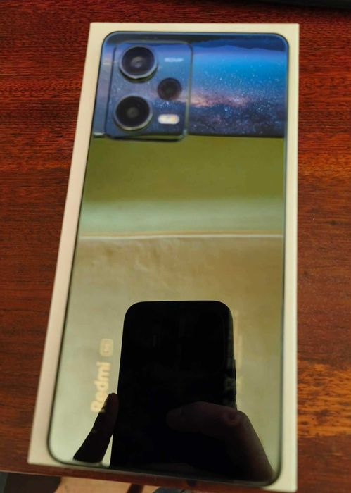 Продавам Redmi Note 12 Pro 5G