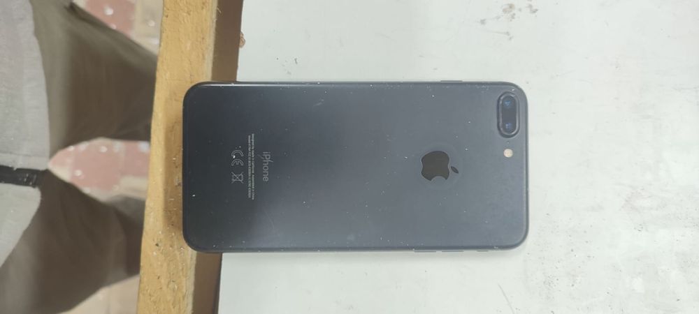 Айфон 7+ продам телефон