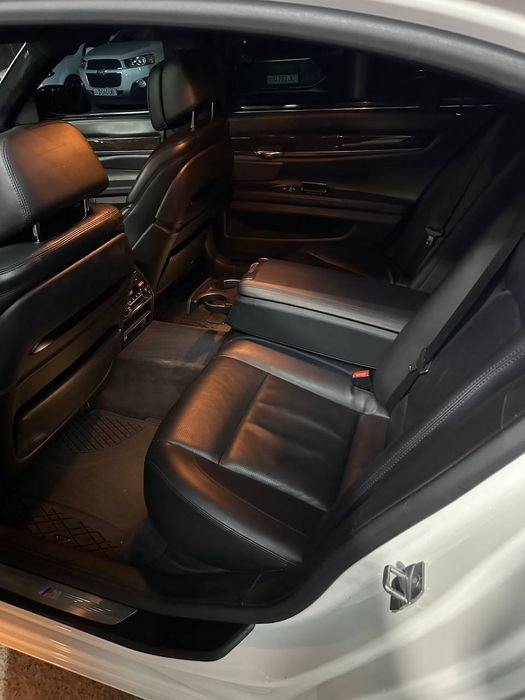 Продаю BMW 750li f02