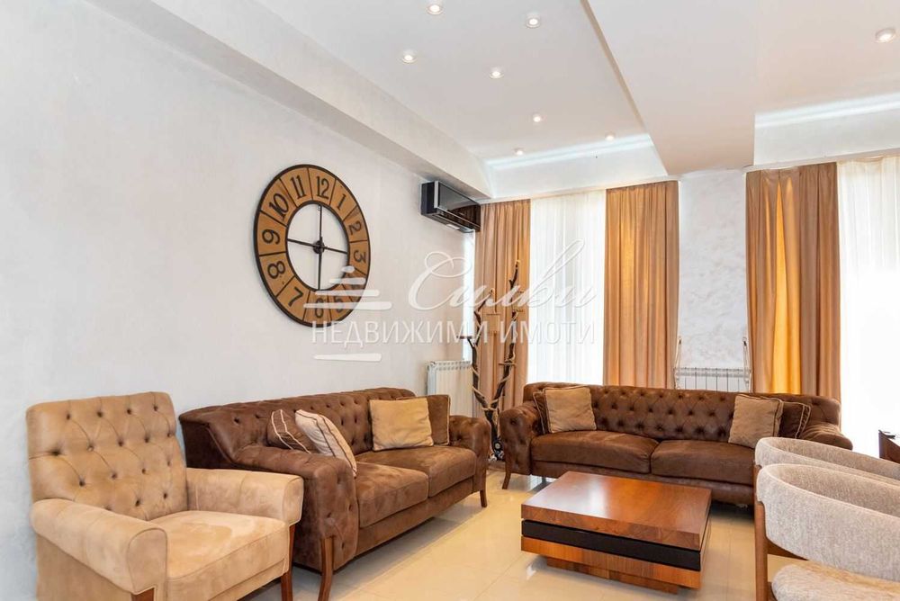 Продава се Тристаен апартамент в Шумен, Куршум чешма - 110 кв.м за 2273 €/кв.м - Снимка #2