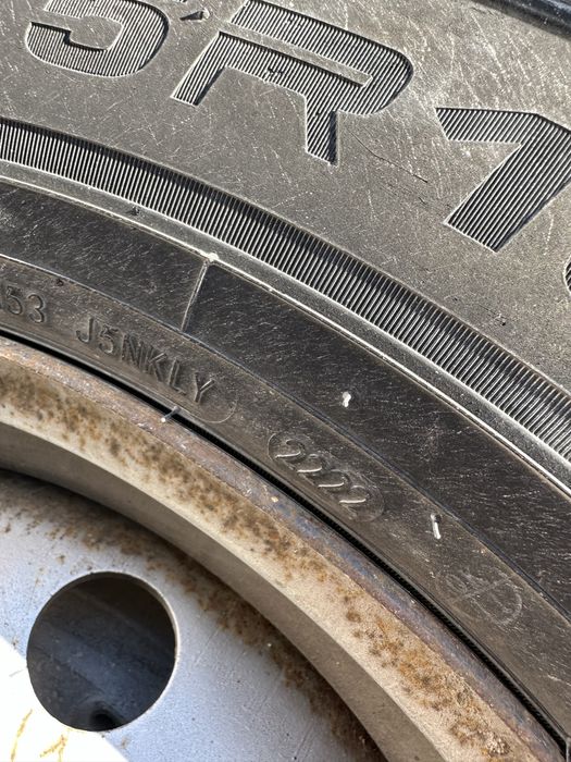 Четери броя гуми с джанти за Лада Нива