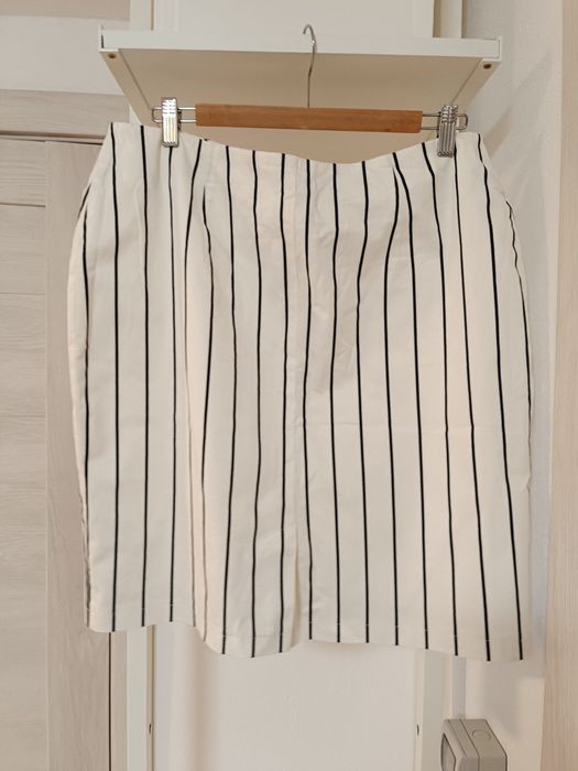 Fustă brand Steilmann măsura 48, albă cu dungi negre