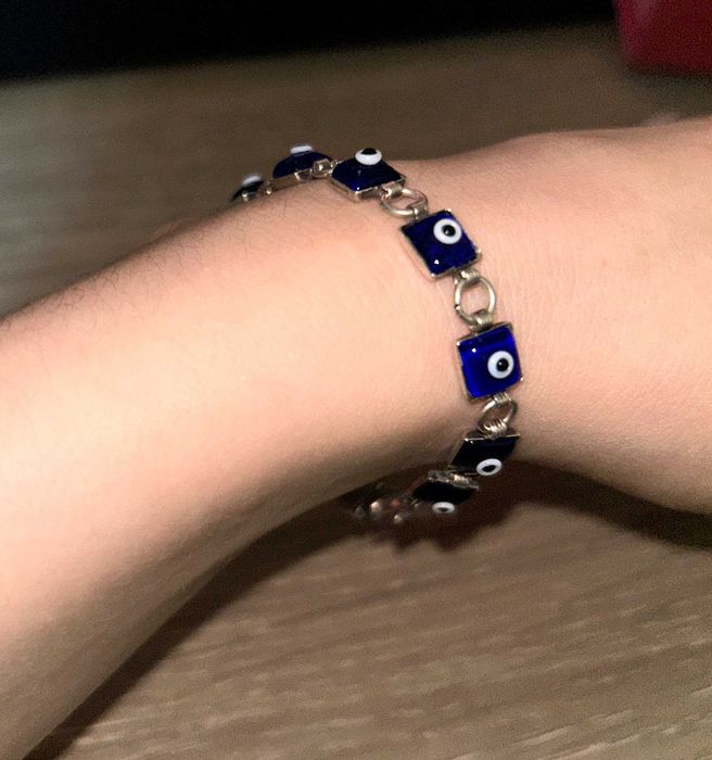 Серебряный браслет от сглаза