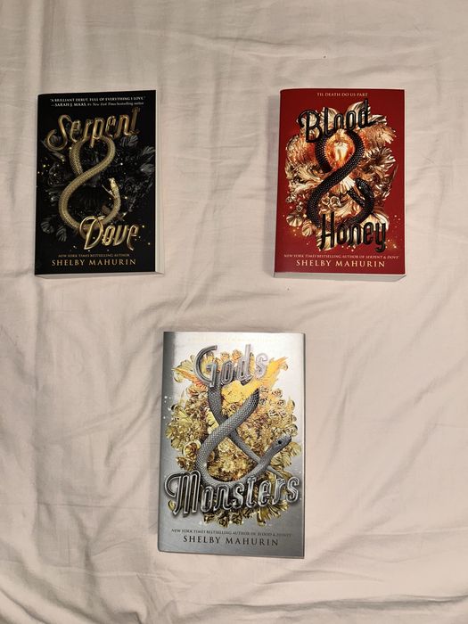 Триология Serpent and Dove.Чисто нови книги на Шелби Махурун!